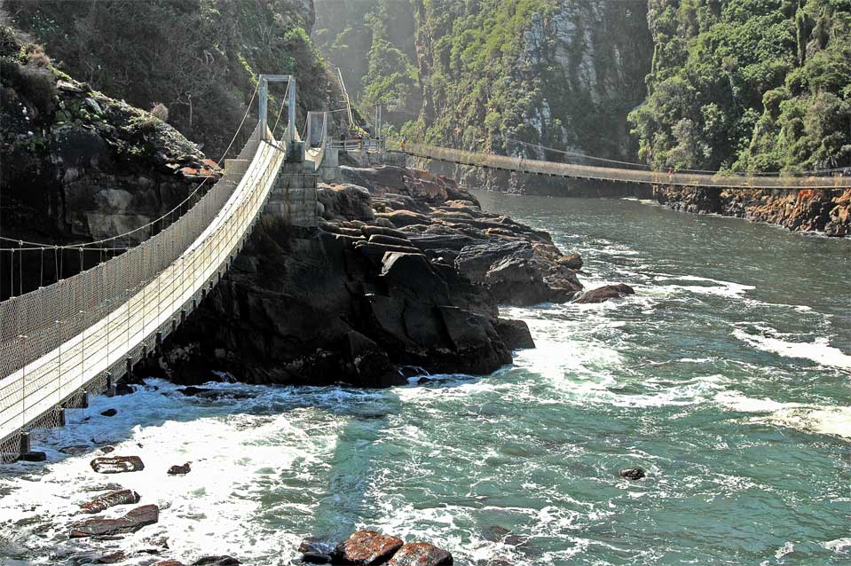 Dieser Ausblick ist in Richtung der Felsenschlucht des Storms River.