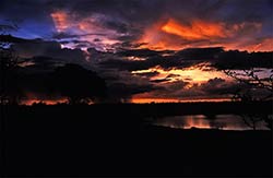 Sonnenuntergang mit Regenschauer