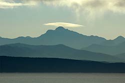 Atemberaubende Küstenlandschaft mit dem Peak Formosa in Plettenberg Bay.