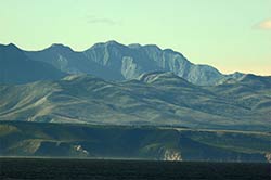 Atemberaubende Küstenlandschaft mit dem Peak Formosa in Plettenberg Bay.